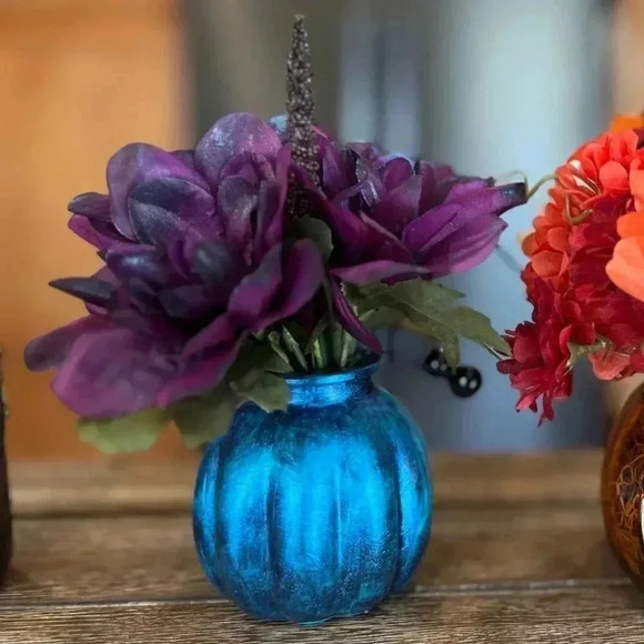 NEW Fun little spooky faux floral arrangement in shades of blue, black & purples - Picture 5 of 15